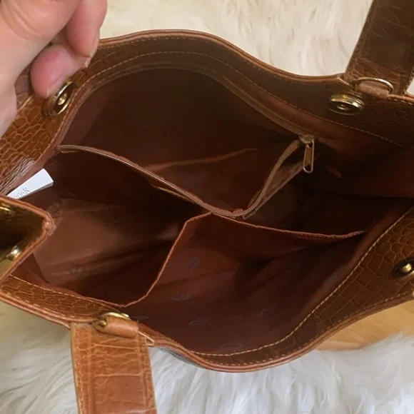 Etienne Aigner | Vintage Croc Embossed Cowhide Leather Satin Lined Shoulder Bag - Picture 16 of 17